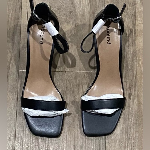 Abound-Finn Ankle Strap Sandal-Women's Size: 7-
Color: Black PU-NEW!! - Picture 2 of 15